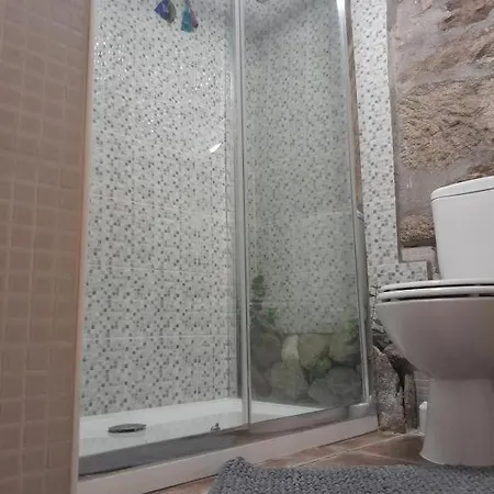 Ninho Do Corvo Da Urgueira *