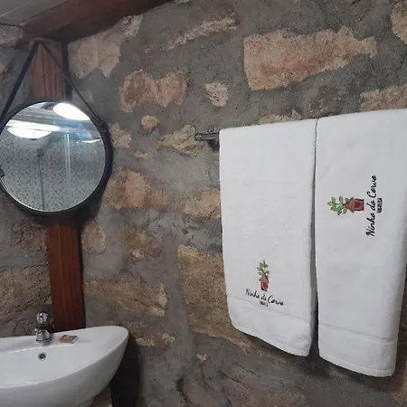 Ninho Do Corvo Da Urgueira *