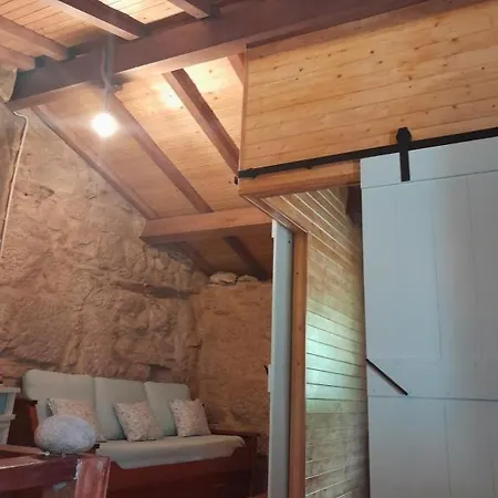 Ninho Do Corvo Da Urgueira Alpehytte