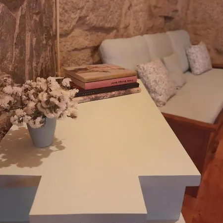 Ninho Do Corvo Da Urgueira *