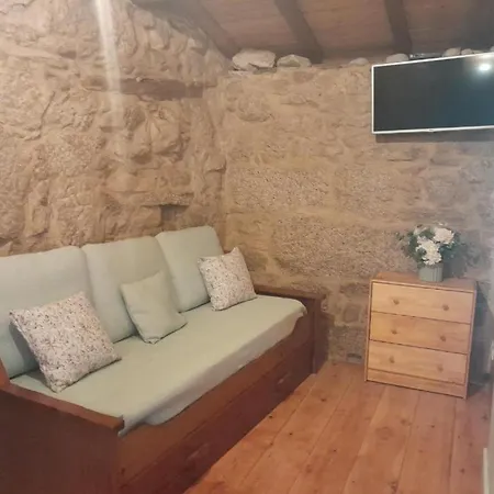 Ninho Do Corvo Da Urgueira *