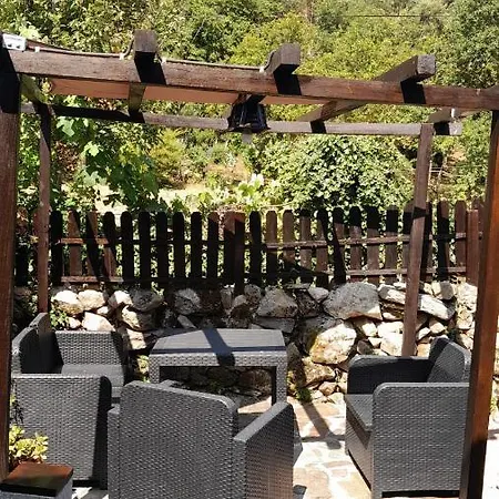 Ninho Do Corvo Da Urgueira Domek alpejski