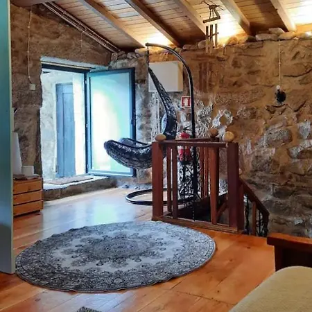 Ninho Do Corvo Da Urgueira בקתה