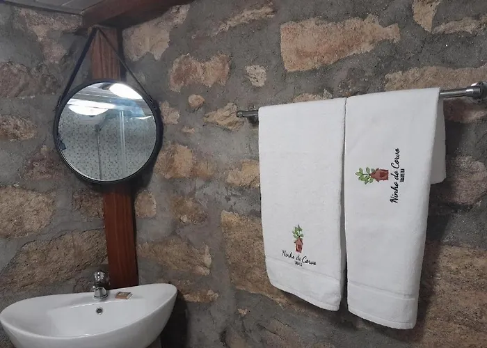 Ninho Do Corvo Da Urgueira *