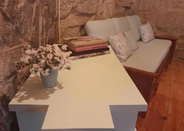 Ninho Do Corvo Da Urgueira *