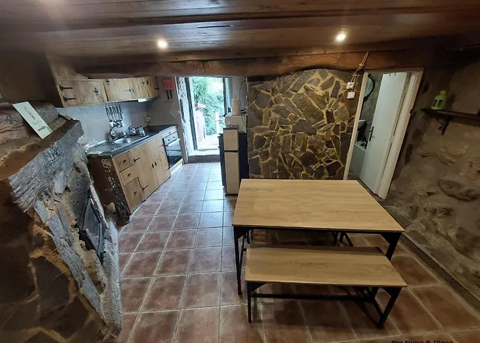 Ninho Do Corvo Da Urgueira